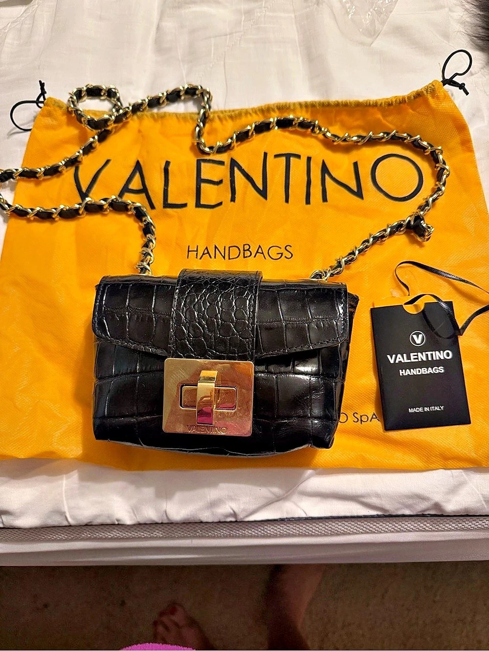 Valentino V9822G-C8R-BK Black Shoulder Bag NWT